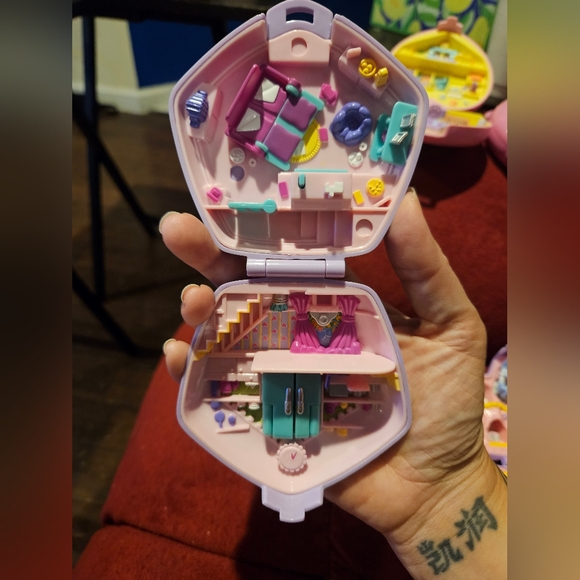 Polly Pocket Vintage Bluebird Toys 1994 Polly’s Video Slumber Party Complete - Picture 2 of 6